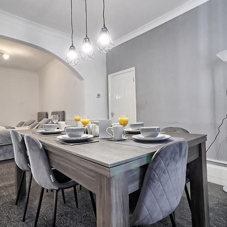 Beautiful Spacious Four Bedroom House With Parking For 2 Cars, 5 Minute Walk To Southend Station Extérieur photo