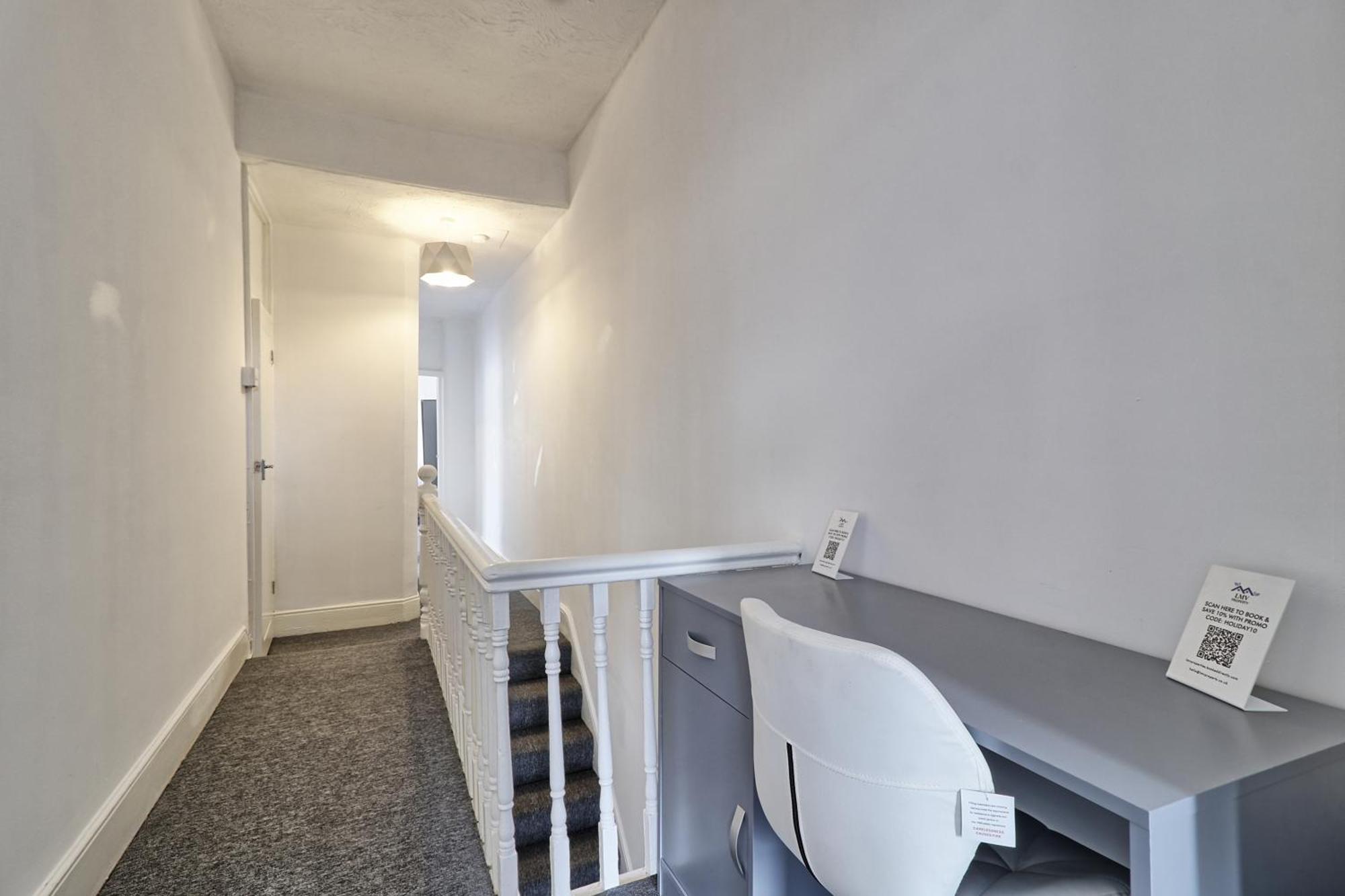 Beautiful Spacious Four Bedroom House With Parking For 2 Cars, 5 Minute Walk To Southend Station Extérieur photo