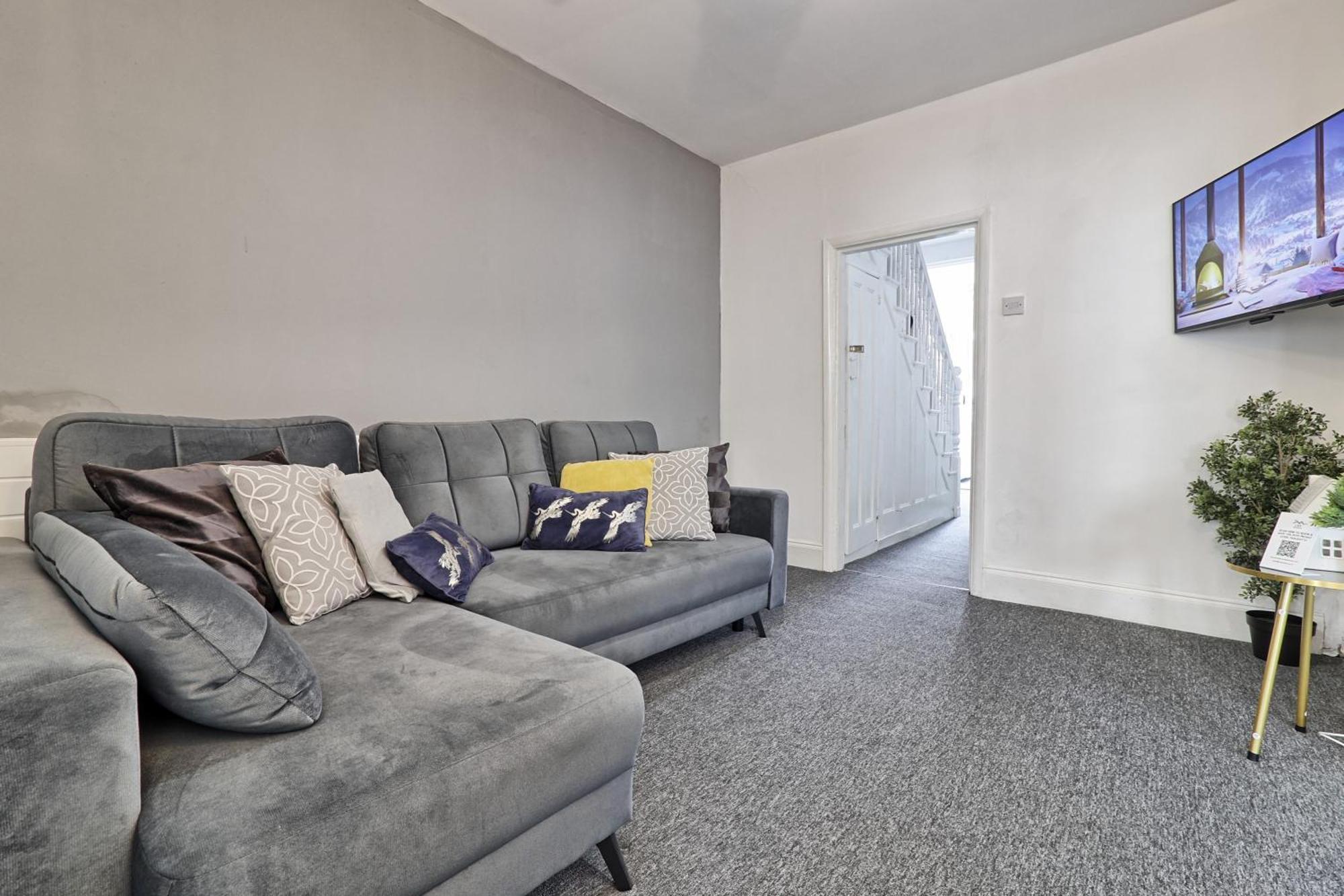 Beautiful Spacious Four Bedroom House With Parking For 2 Cars, 5 Minute Walk To Southend Station Extérieur photo