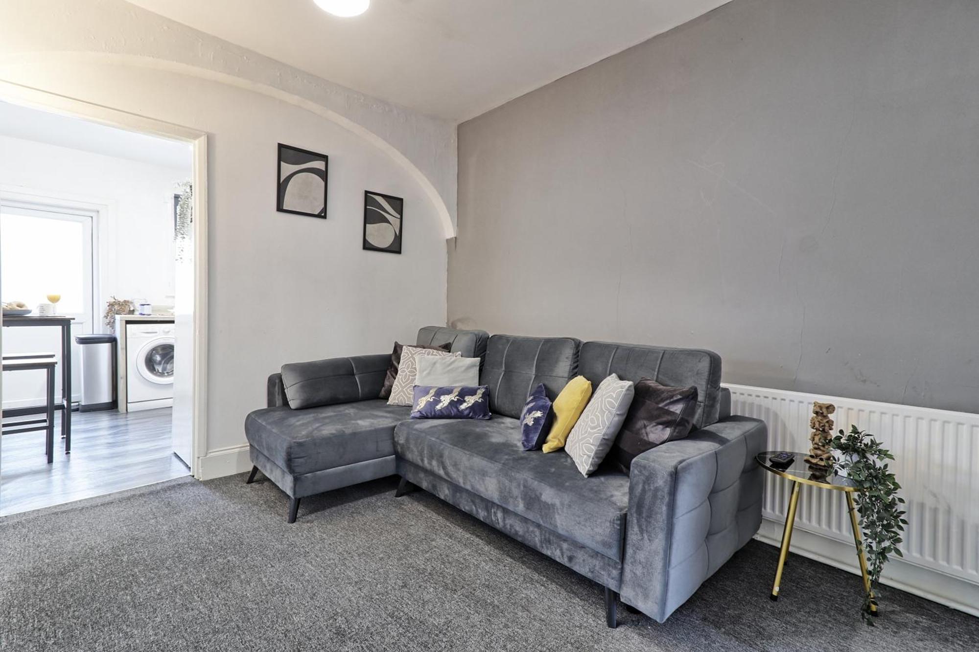 Beautiful Spacious Four Bedroom House With Parking For 2 Cars, 5 Minute Walk To Southend Station Extérieur photo