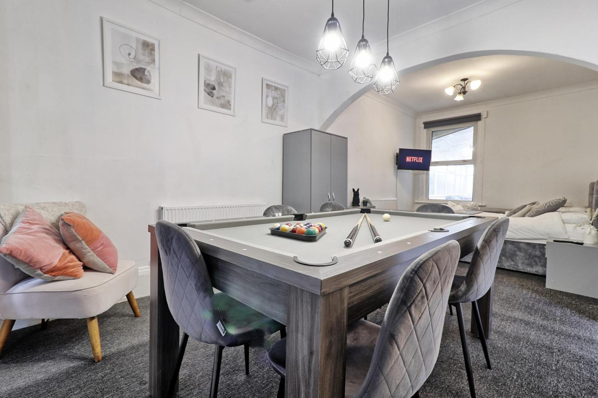 Beautiful Spacious Four Bedroom House With Parking For 2 Cars, 5 Minute Walk To Southend Station Extérieur photo