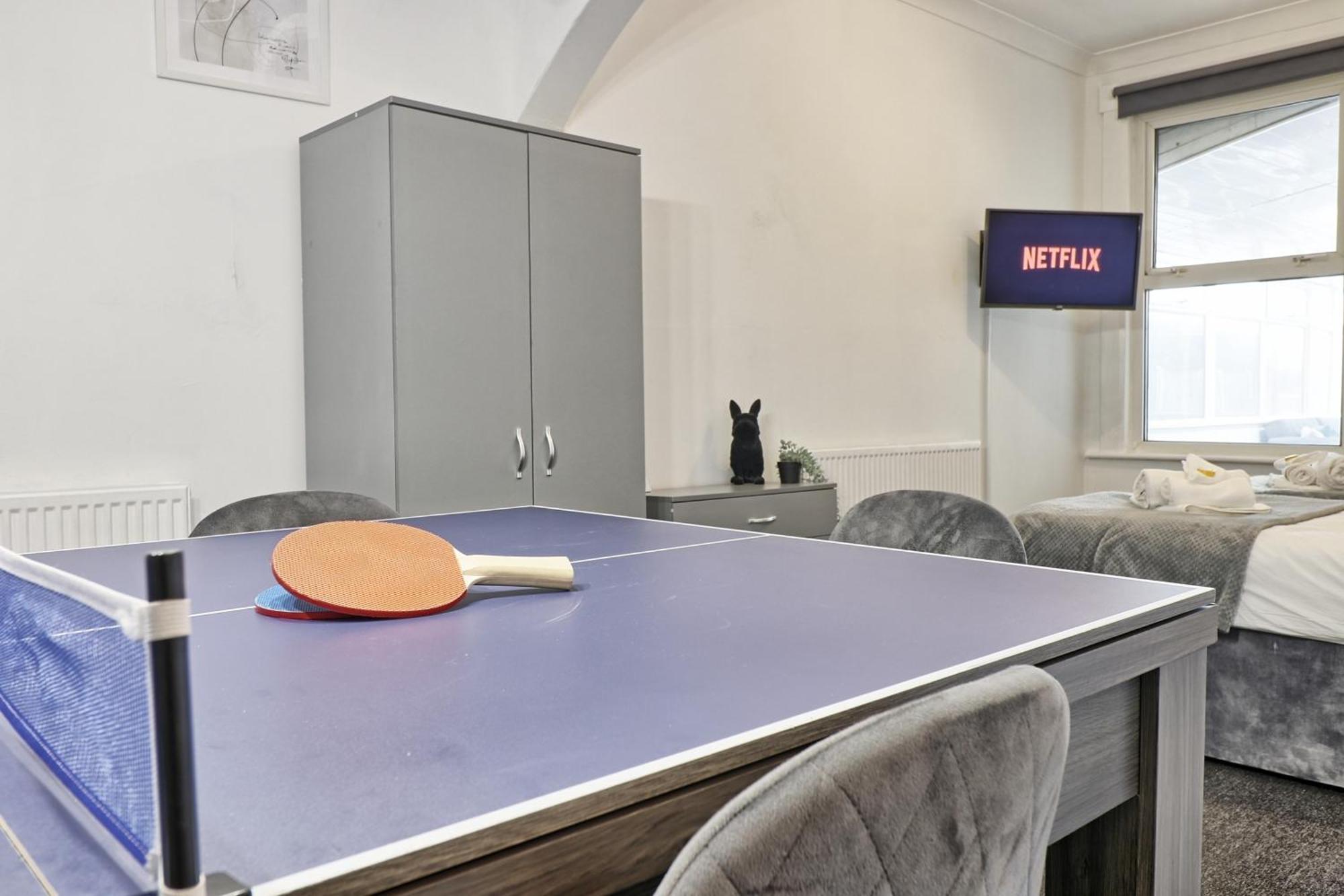 Beautiful Spacious Four Bedroom House With Parking For 2 Cars, 5 Minute Walk To Southend Station Extérieur photo