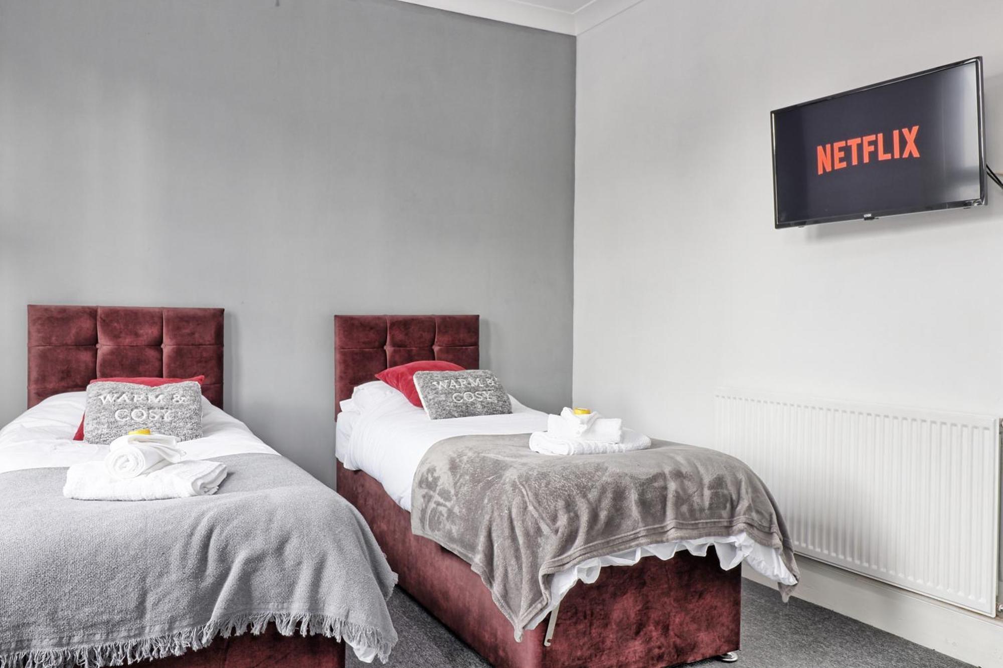 Beautiful Spacious Four Bedroom House With Parking For 2 Cars, 5 Minute Walk To Southend Station Extérieur photo